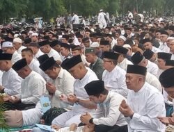 Wali Kota Medan Salat Iduladha bersama Ribuan Masyarakat di Komplek Tasbih