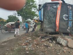 Diduga Supir Mengantuk, Bus CKJ Jurusan Takengon-Medan Terbalik di Jalinsum Langkat