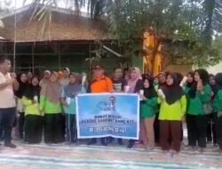 Disambut Warga, Jumat Bersih Bersama Sahabat dr. Aci di Desa Kubang Sentang Pantai Labu