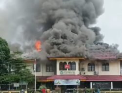 Kantor Camat Medan Area Hangus Terbakar