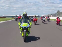 Valentino Rossi ‘Comeback’ ke Trek, Geber Yamaha R1 Lagi