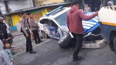 Mobil Dinas Satlantas Polrestabes Medan Ringsek Tabrakan di Jalan Juanda