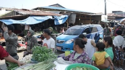 Disperindag Langkat Sengaja Biarkan Pedagang Jualan di Trotoar Jalan Brandan