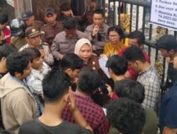 Demo Kejati Sumut, Massa ‘Koman Koran’ Desak Pj Bupati Tapteng Diperiksa Dugaan Pungli