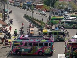 Protes Kebijakan Bobby, Puluhan Sopir Parkirkan Bus di Badan Jalan