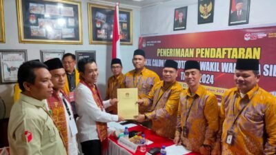 Paslon ROMANTIS Daftar ke KPU Malam Sebelum Penutupan