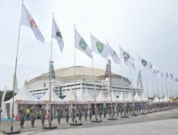 Pimpin Pengibaran 39 Bendera Kontingen, Pj Gubsu Sebut PON XXI Kebanggaan dan Kehormatan