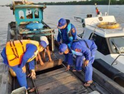 Sat Polairud Polres Tanjungbalai Adang dan Periksa Kapal Tanpa Nama