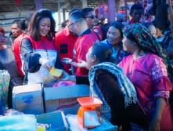 Ribuan Masyarakat di Pasar Pangaribuan Kaget dan Terharu Didatangi Paslon Kuat Satika-Sarlandy