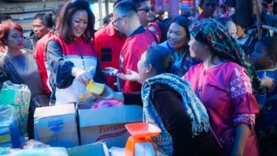 Ribuan Masyarakat di Pasar Pangaribuan Kaget dan Terharu Didatangi Paslon Kuat Satika-Sarlandy