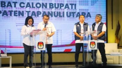 Debat Perdana, Satika Simamora Ingatkan JTP Hutabarat Jangan Bicara Hoaks Soal Penenun Ulos di Taput