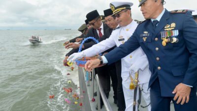 Peringatan Hari Pahlawan, Upacara Tabur Bunga di Perairan Belawan Berlangsung Khidmat