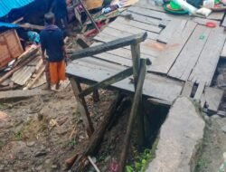 Diguyur Hujan Lebat, Rumah Jainuddin Roboh hingga Terseret ke Tengah Paluh