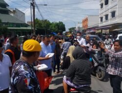 Paslon Bupati Deliserdang Nomor Urut 02 dr Aci-Lom Lom Diserbu Warga saat Bagikan Nasi Gratis