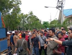 Tidak Terima Kekalahan Relawan AYS, Pujakesuma, FKPPI dan Elemen Lainnya Geruduk KPU Deliserdang