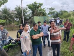 Prihatin Nasib Petani Terdampak Banjir, M Dahnil Ginting Bantu Warga Rp2 Juta dan Sembako