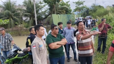 Prihatin Nasib Petani Terdampak Banjir, M Dahnil Ginting Bantu Warga Rp2 Juta dan Sembako