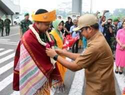 Pj Bupati dan Dandim 0204 DS Sambut Pangdam I BB Mayjen Rio Firdianto di Bandara KNIA