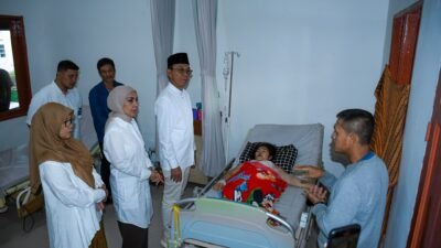 Bupati Tapsel Terpilih Gus Irawan Pasaribu Jenguk Yaniati Nduru