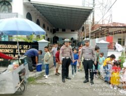 Satlantas Polres Tanjungbalai Atur Lalu Lintas di Depan Gereja