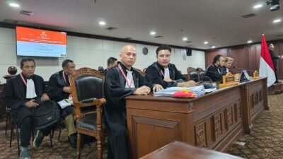 Menguat Dugaan KPU dan Bawaslu Taput Tidak Profesional dan Berpihak, Tim Hukum Paslon 01 Tegaskan ke Majelis Hakim Syarat Pendaftaran Wakil Paslon 02 Cacat Hukum