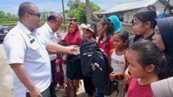 Bupati Deliserdang Bantu Perlengkapan Sekolah Anak Pesisir Pantai Labu