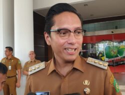 Dara Kupi Aspal Trotoar, Rico Waas: Bongkar Sendiri atau Dibongkar Paksa