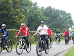 Bupati dan Wakil Bupati Deliserdang bersama Ratusan ASN Bersepeda Sehat serta Promosikan Wisata Alam Nandoy-Chiyu Anggur