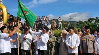 Bupati Gus Irawan Lepas 174 Calhaj Tapsel, Wakil Ketua DPRD Kumandangkan Adzan