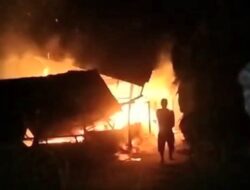Dinihari Tadi Rumah Bu Paisah Terbakar di  Kotasan Galang