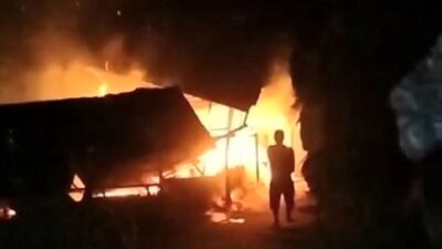 Dinihari Tadi Rumah Bu Paisah Terbakar di  Kotasan Galang