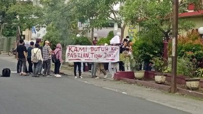 Kembali Gelar Aksi, Mahasiswa UDA Duduki Gedung Biro Rektor