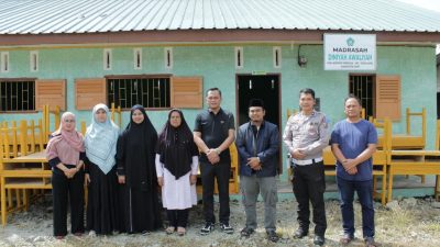 Legislator PDIP Beri Harapan Baru, Bantu Meja dan Kursi ke Madrasah Desa Bintang Mersada