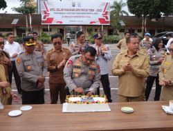 Bupati Antonius Ginting dan Jajaran Beri Suprise Ulang Tahun ke-46  Kapolres Tanah Karo
