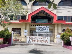 Mahasiswa Segel Universitas Darma Agung, Minta Pemerintah Tak Lakukan Pembiaran