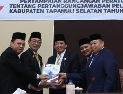 Bupati Tapsel Serahkan LPj APBD TA 2024 ke DPRD