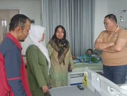 Dahnil Ginting Bantu Perobatan Warga di RS Amri Tambunan, Orangtua Anak Tangis Haru