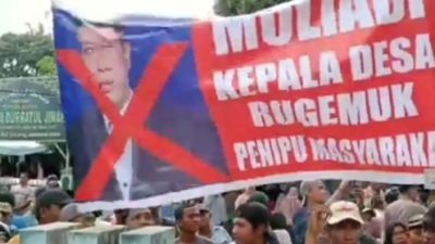 Ratusan Warga Rugemuk Desak Polres Deliserdang Tangkap Kades Mulyadi Diduga Korupsi Rp1,7 Miliar
