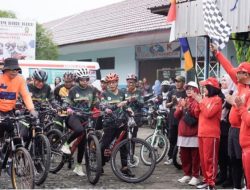 Bupati Asri Ludin Tambunan dan Ratusan Masyarakat Gowes Bareng di Biru-Biru