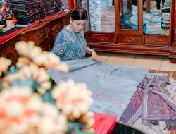 Kahiyang Ayu Kunjungi Rumah Tenun Nadira, Dukung Wastra Khas Tabagsel