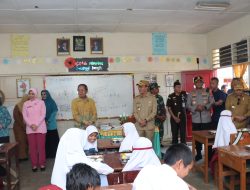 Bupati Gus Irawan Pasaribu Pantau MBG Perdana di Tapsel