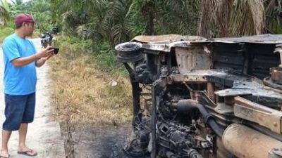 Pergoki Pencuri Ternak, Warga Bakar Mobil-Motor Pelaku di Asahan