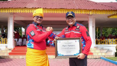 Pertama di Sumut Miliki Relawan Pemadam Kebakaran, Kemendagri Serahkan Penghargaan Kepada Bupati Deliserdang