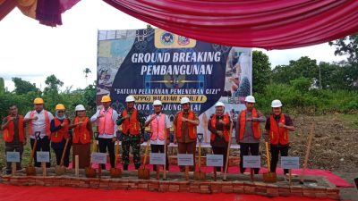 Dukung Program MBG, Polsek STR Hadiri Peletakan Batu Pertama Pembangunan Dapur SPPG
