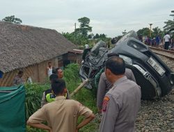 Kereta Api Tabrak Honda Mobilio di Deliserdang, 1 Tewas 2 Luka