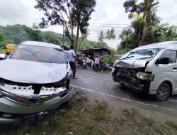 Dua Minis Bus Adu Kambing di Kota Padangsidimpuan, Supir dan Penumpang Selamat