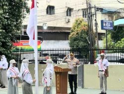 Pimpin Upacara Bendera di SMKN 1 Medan, Kapolrestabes: Anak-Anakku, Tekankan Disiplin Diri dan Etika Digital