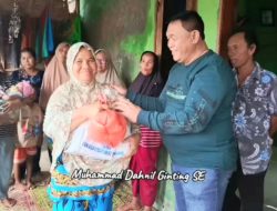 Muhammad Dahnil Ginting Dan Universitas Panca Budi Bantu Sembako Korban Banjir Desa Paluh Sibaji