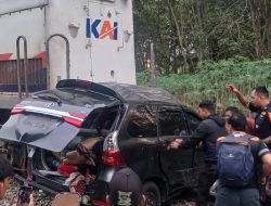 KA Sribillah Utama Tabrak Avanza Di Perlintasan Tanpa Palang, 8 Tewas dan 1 Kritis