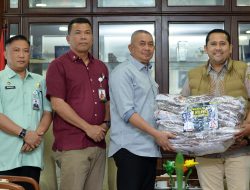Terima Bantuan Peralatan Masak dan Seragam Sekolah, Pj Sekdaprov Sumut: Paling Dibutuhkan di Daerah Bencana Saat Ini